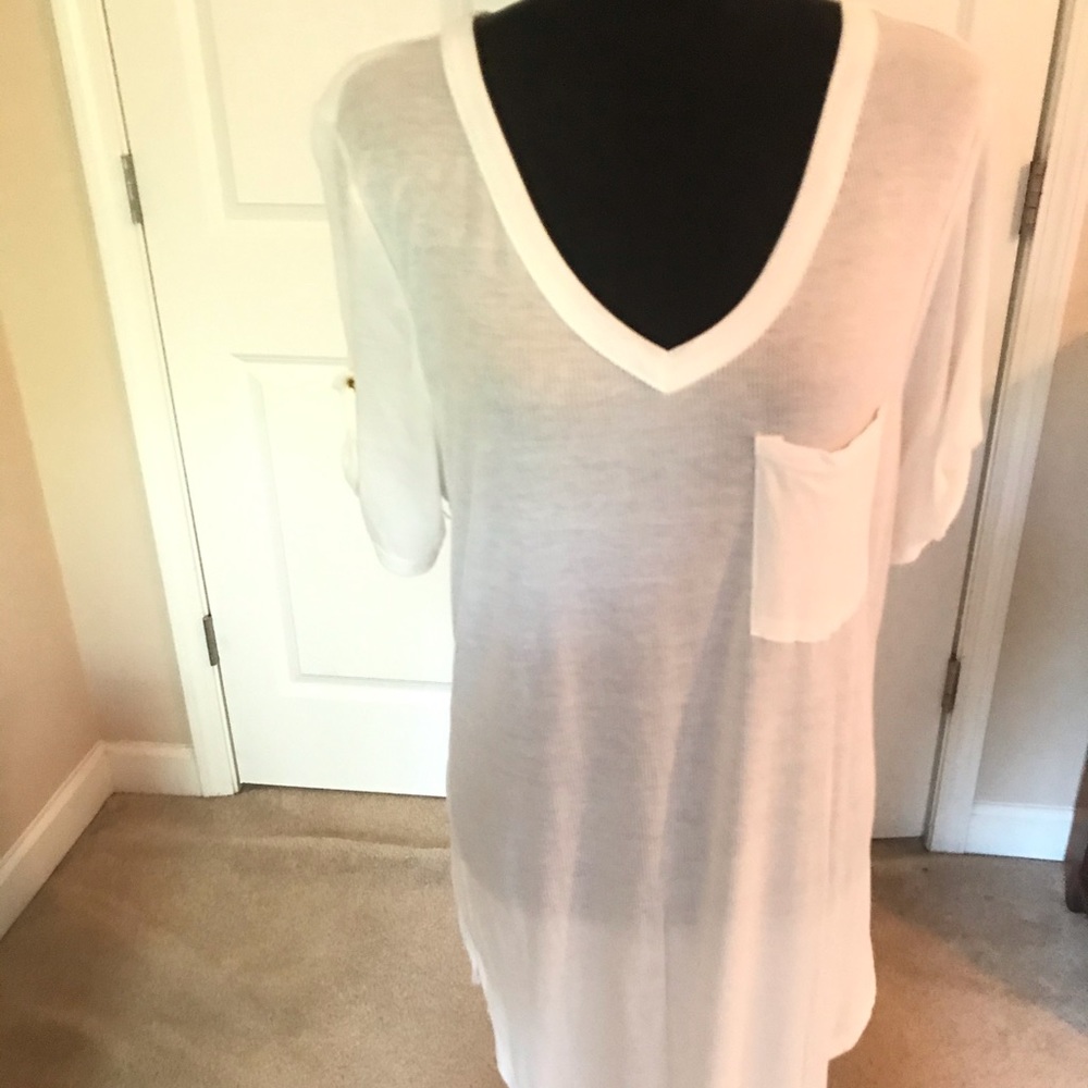 White long tee with pocket